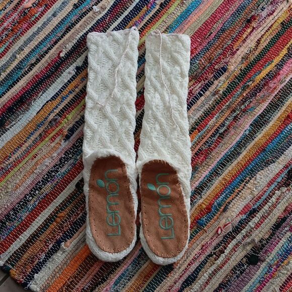 NWOT LEMON 🍋 Creme HandKnit & Stitched Sock Slippers 6/7 - Picture 15 of 15